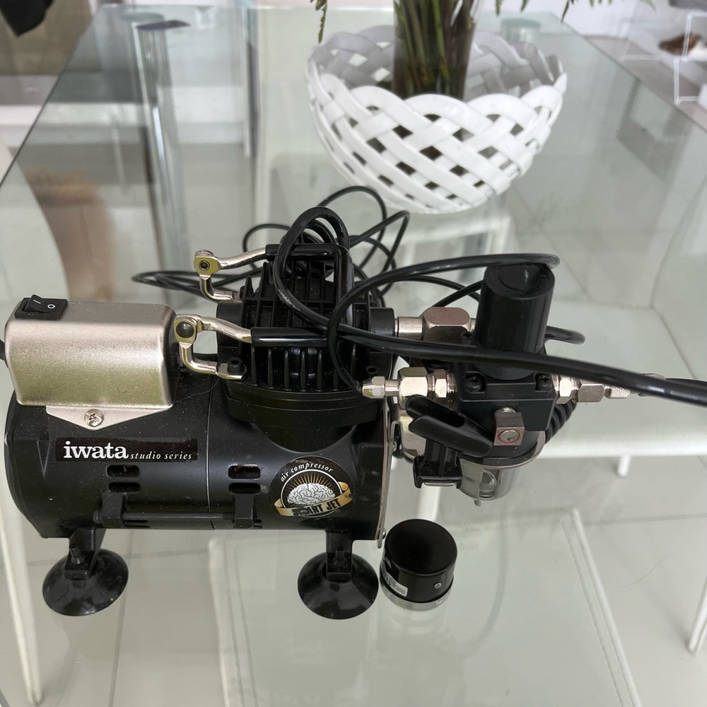 IWATA COMPRESSOR AIRBRUSH